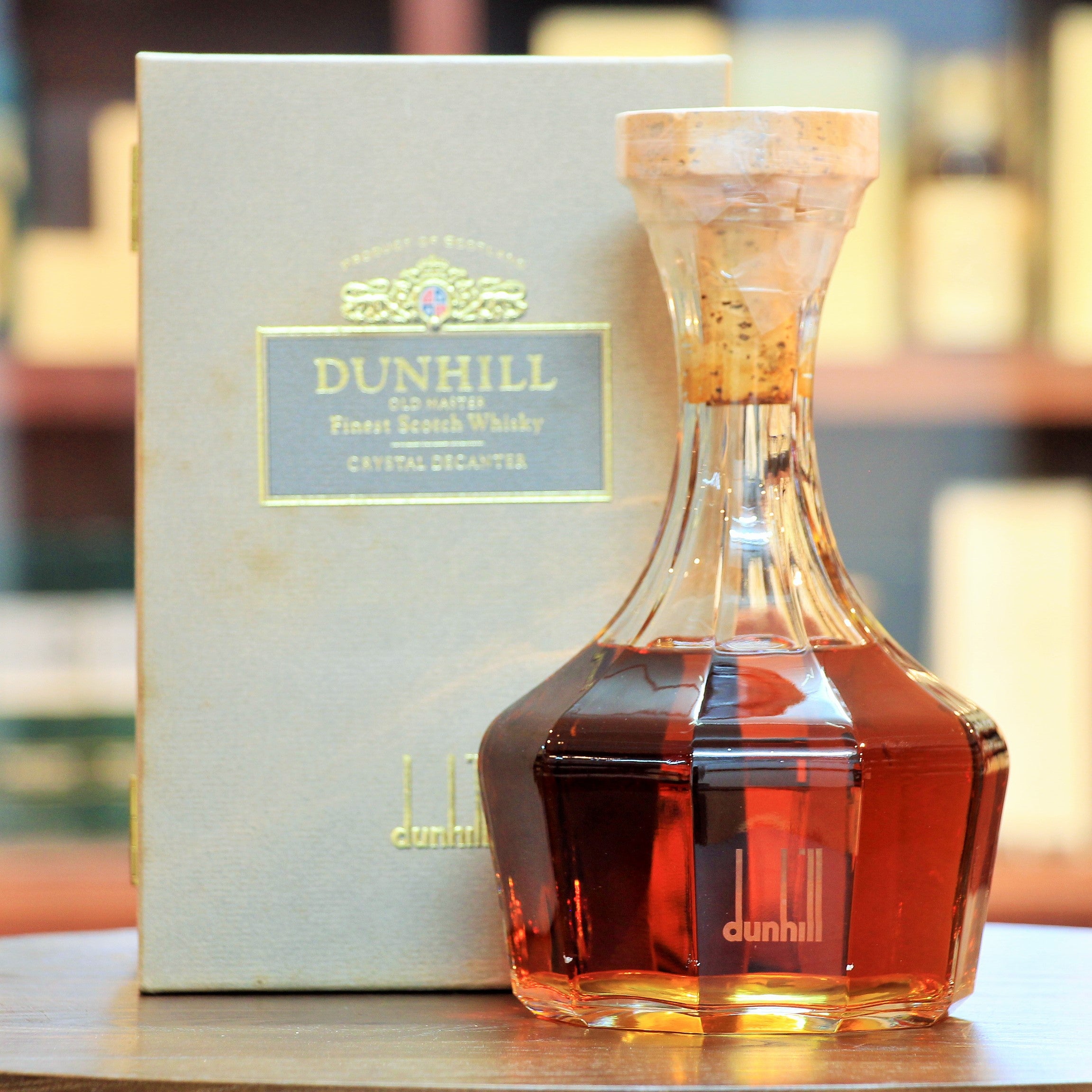 Dunhill Old Master Crystal Decanter, Since it first appeared, this old bottling is reported to include a blend of 8 years (the youngest grain) to over 20 years (the oldest malt).