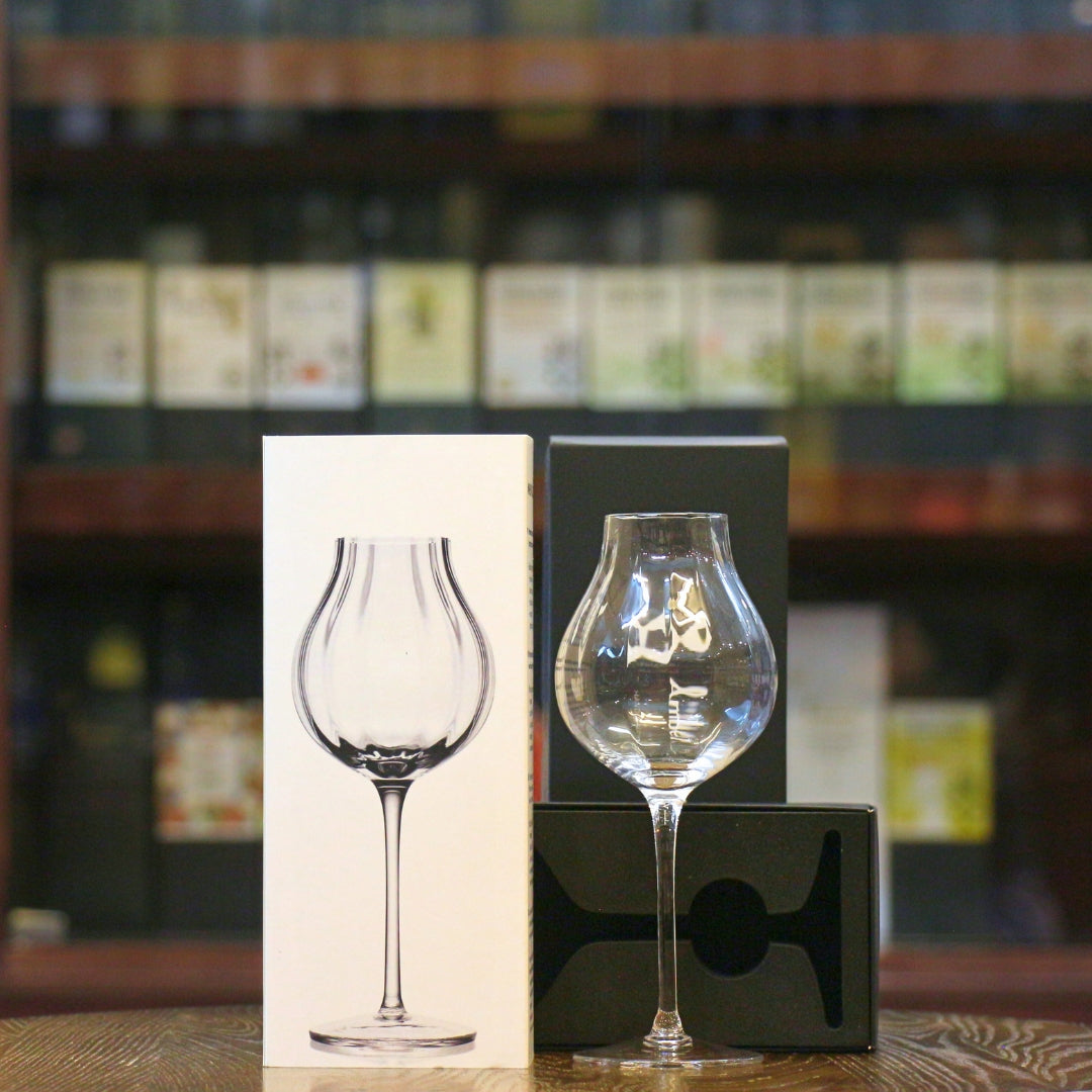 Amber Handmade Whisky Nosing & Tasting Glass G600 | Mizunara The Shop | This Whisky tasting glass is hand made in Poland and comes in a gift box 