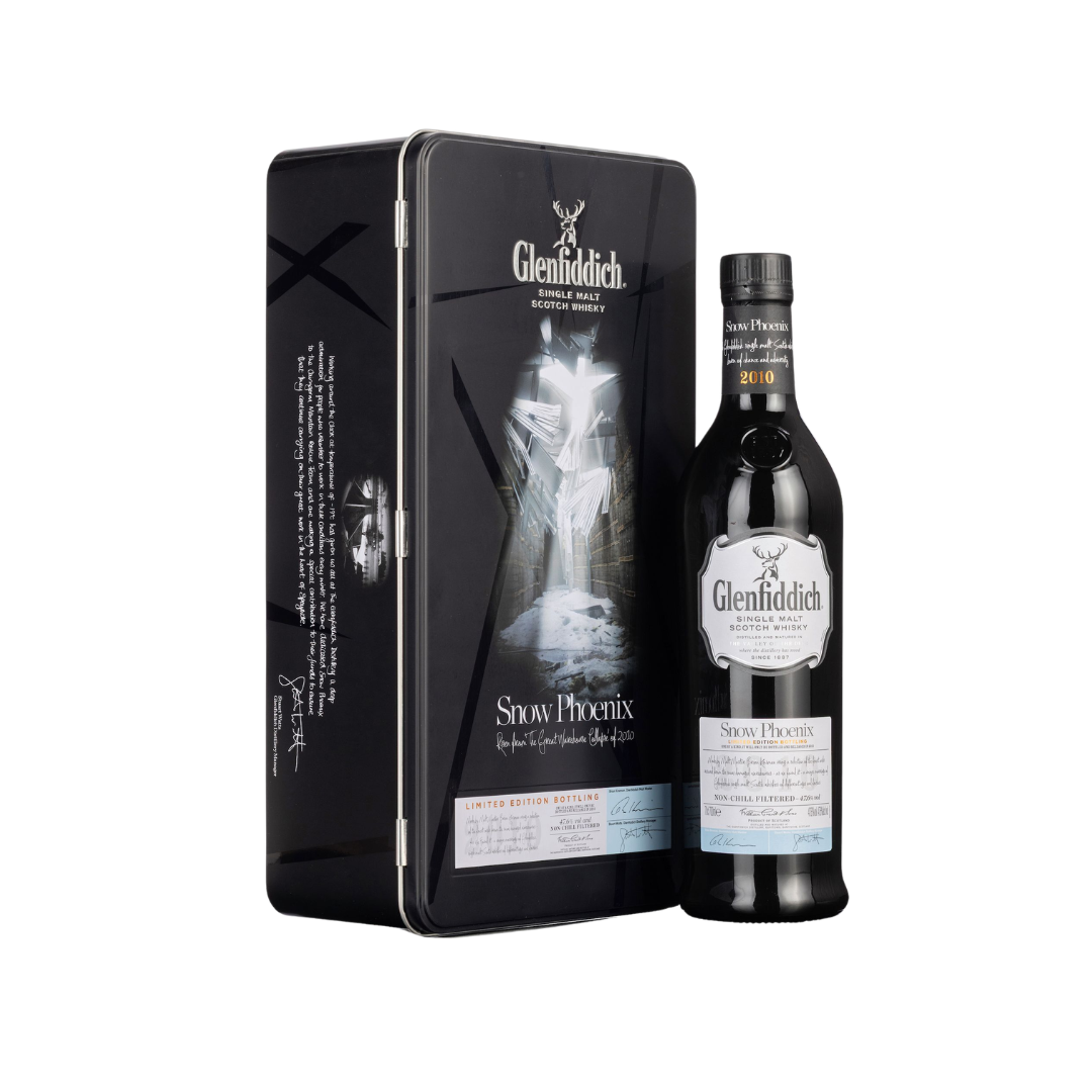 The 2010 Glenfiddich “Snow Phoenix” is a highly collectible, one‑off limited edition Speyside single malt created to commemorate a dramatic event at the distillery in January 2010. This rare bottling is now available at Mizunara The Shop in Hong Kong