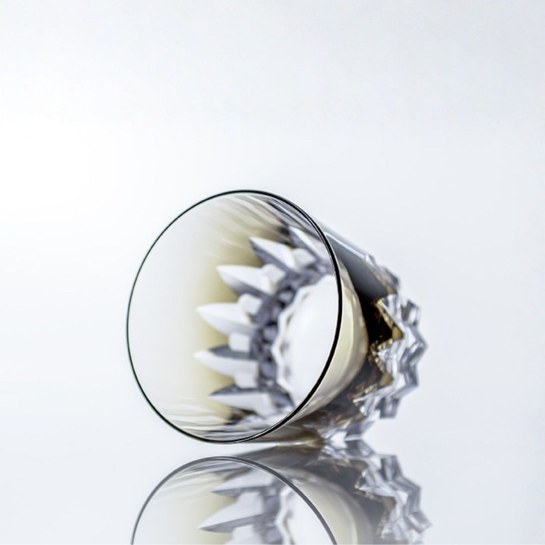 This rocks glass, whisky glass is in KAGAMI's unique blue-ink color. From the side, it has a simple design, but the bottom is precisely cut, and when you tilt the glass, a kaleidoscope-like world unfolds before your eyes.