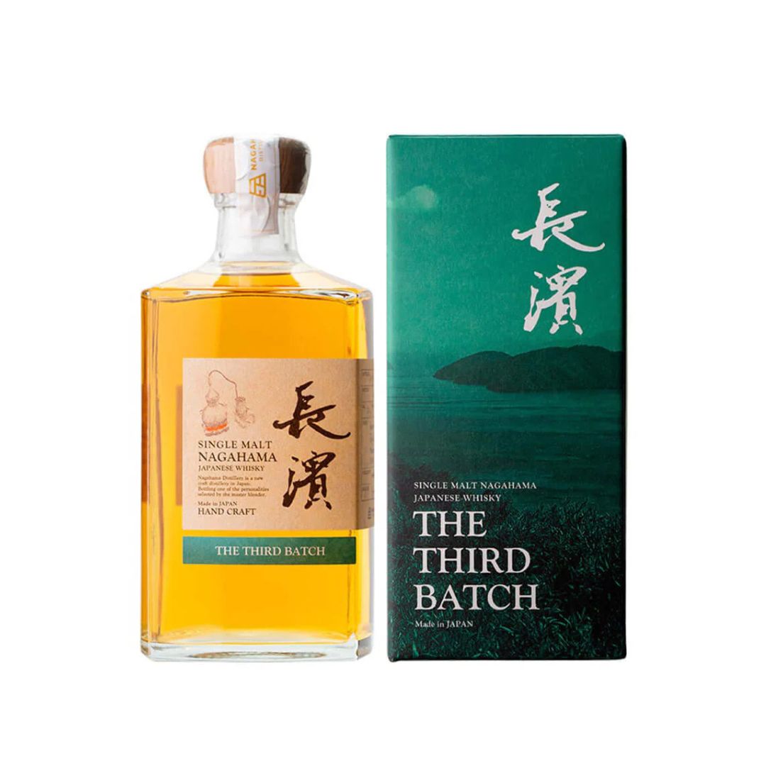 Nagahama Distillery has been operating for over 7 years since 2016. During this time, Nagahama has developed its World Blended series, "Amahagan," while also releasing single cask blends. After accumulating considerable experience, they launched their first Single Malt, "The First Batch," in 2022. The subsequent "The Second Batch," with its peaty style, was both critically acclaimed and commercially successful, demonstrating that Nagahama has finally found its own path.
"The Third Batch" uses Mizunara oak, 