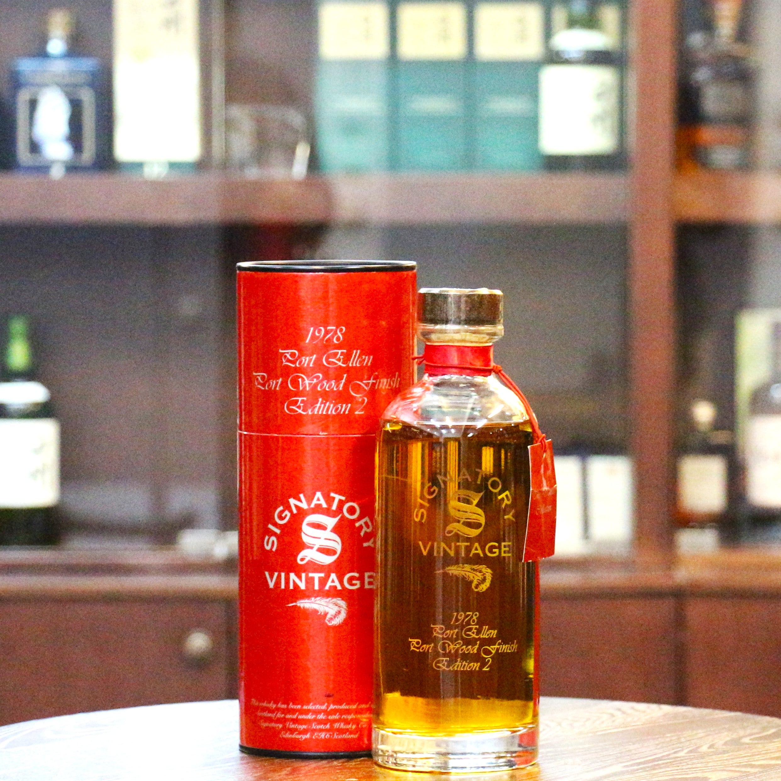 This is an independent Single Cask bottling by Signatory and a rare Port Wood finish.