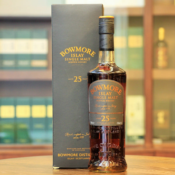 Bowmore 25 Years Old Scotch Single Malt Whisky (Old Bottling) - 1