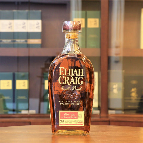 Region: Kentucky (USA)  Distillery: Elijah Craig  Age: Nas  ABV: 47%  Size: 750 ml  Elijah Craig is the first distller to age whiskey in new charred oak barrels in 1789. This bourbon whiskey is their signature Small Batch, which is aged in Level 3 charred oak barrels and handcrafted by the Master Distillers. 