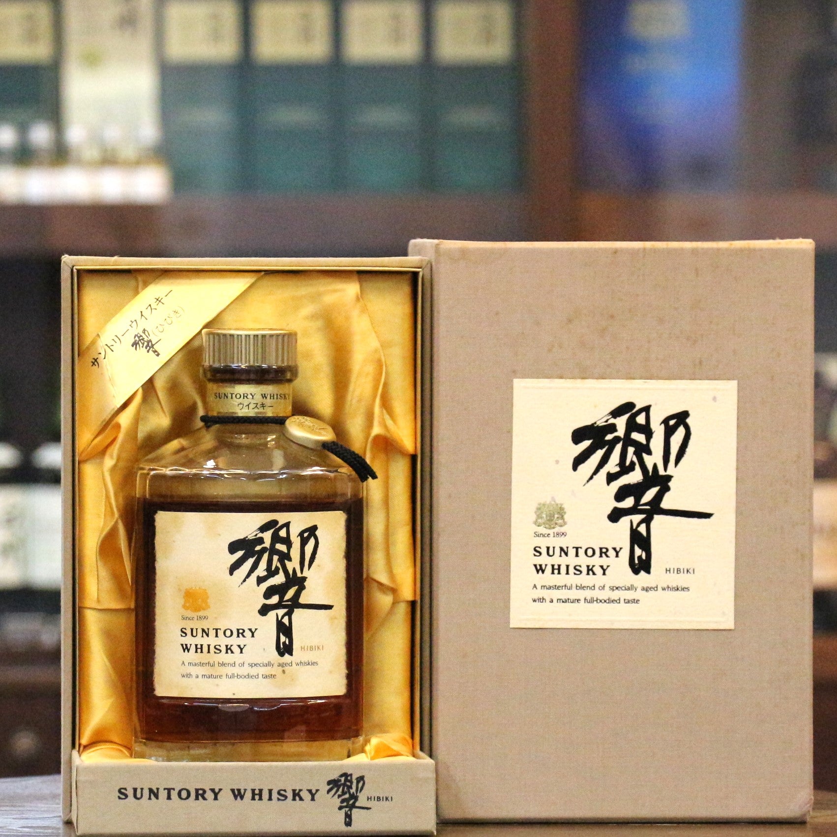 響 1990 年代早期金蓋老瓶裝日本調和威士忌 750 毫升