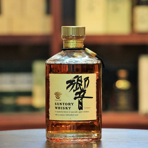 Hibiki Gold Cap 17 Years Vintage Old Bottling, This was one of the earlier Hibiki bottlings released, as Suntory was still perfecting the labelling and branding of this amazing blend. While the age is not explicitly stated, it is reported to be a 17 years old Hibiki.