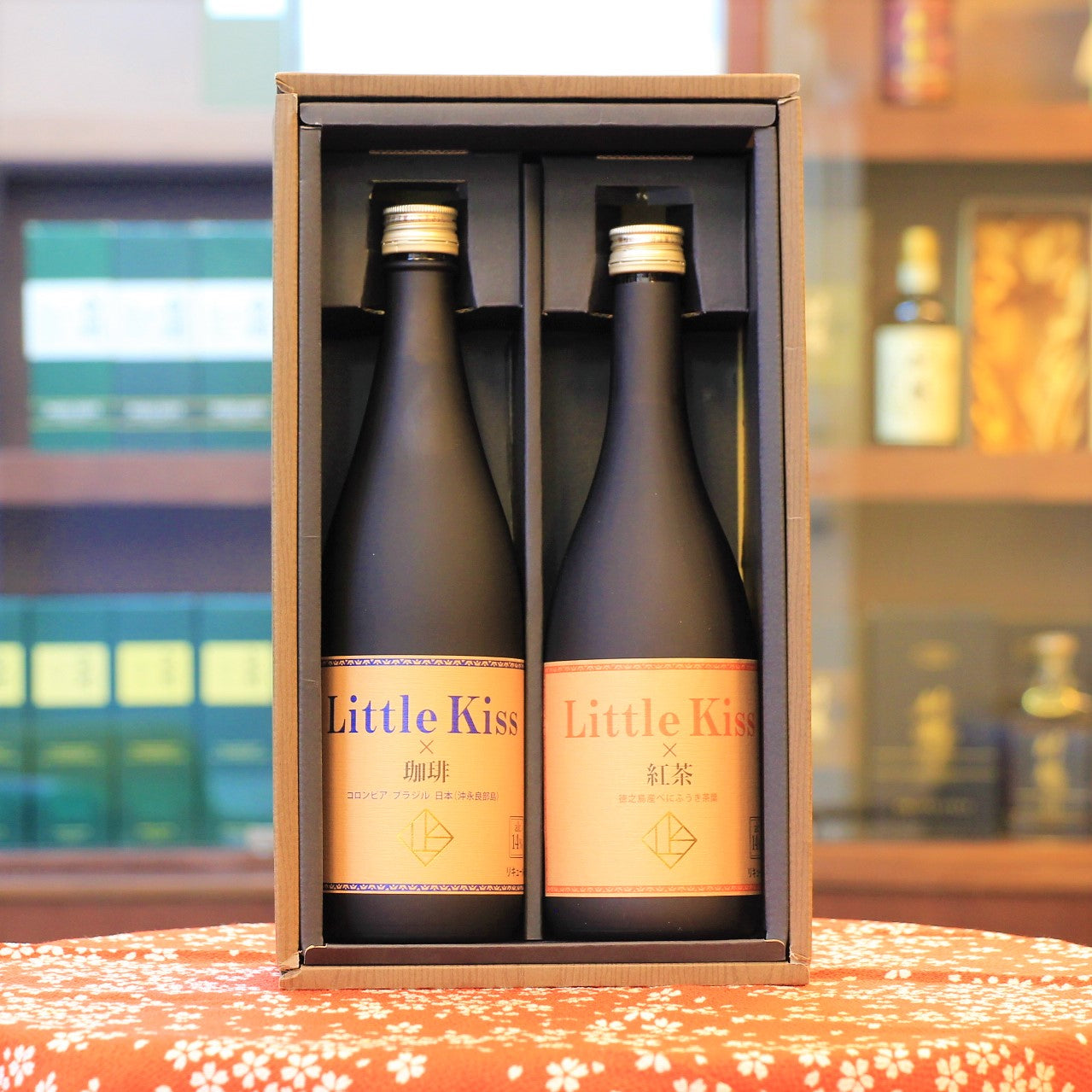 Organic Black Tea SHOCHU made by infusing organic black tea "Benifuki" from Tokunoshima island (Kagoshima) with Kome (Rice) Shochu.   Organic Coffee SHOCHU. Made by infusing Coffee with Kome (Rice) Shochu. Delicate and smooth aroma bringing through the flavours of coffee. Recommend to drink chilled, on the rocks or even adding some soda water.