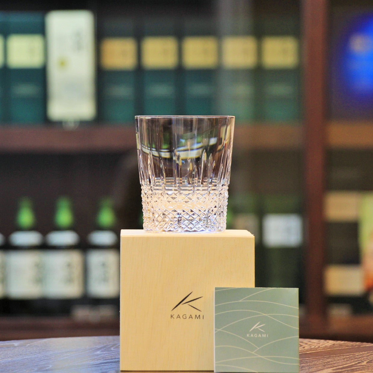 This Kagami Crystal Whisky Glass beautiful hand cut glass comes in a wooden gift box. Perfect for enjoying a glass of whisky either straight up or on the rocks! Also perfect for other iced drinks. A great gift for the whisky lover.