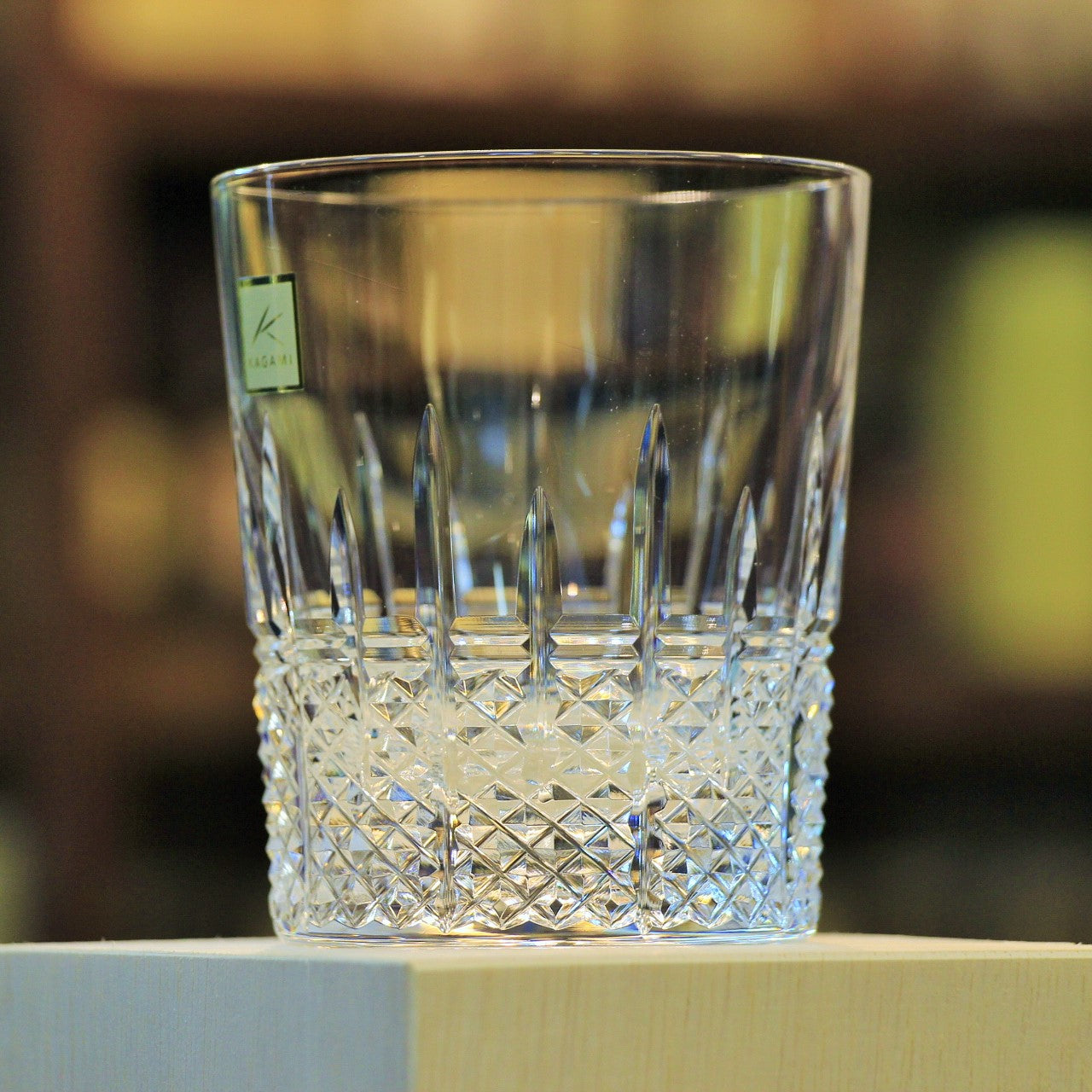 This Kagami Crystal Whisky Glass beautiful hand cut glass comes in a wooden gift box. Perfect for enjoying a glass of whisky either straight up or on the rocks! Also perfect for other iced drinks. A great gift for the whisky lover.
