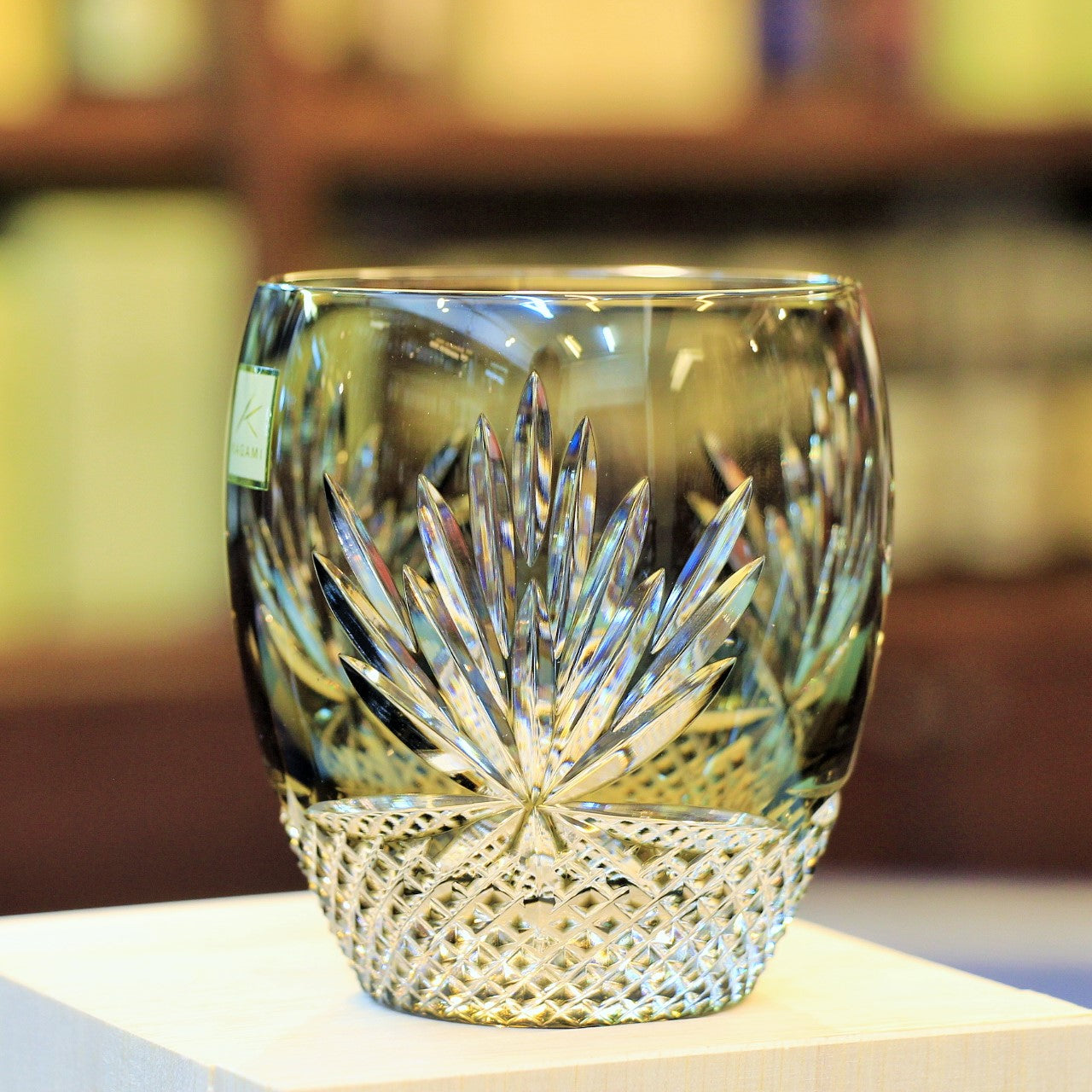 This beautiful hand cut glass comes in a wooden gift box. Perfect for enjoying a glass of whisky either straight up or on the rocks! Also perfect for other iced drinks. "HANA series" is an adaptation of Kiriko featuring neat white flowers against subtle black backdrop. The cutting portrays imagery of the "Queen of the Night."