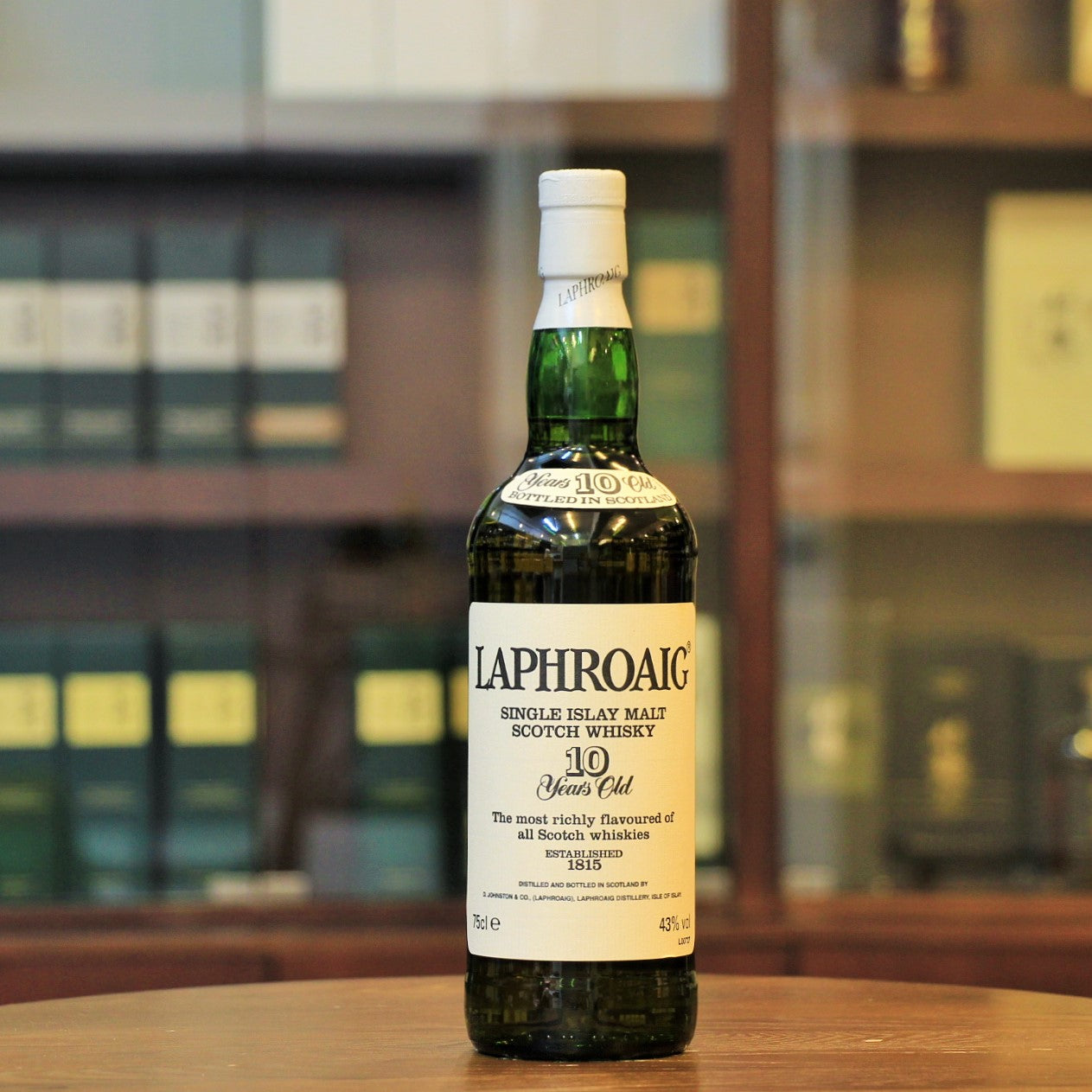 An old style of the Laphroaig 10 Years Old which was released in the 1990s after the royal warrant was awarded to the Distillery in 1994. Bottled at 43%, the back label carries the logo of the warrant.