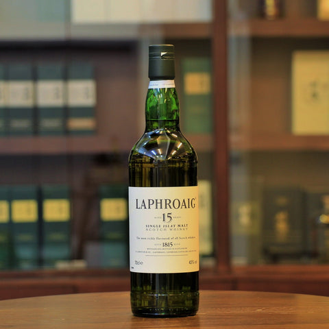 This 15 years Islay single malt whisky from Laphroaig distillery is a 1990s bottling after the Royal Warrant (which was awarded in1994) as is evidenced by the back label. Please note that there is no box available.